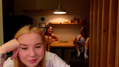 Snapshot of sav_anna chatting on February 12, 2025, 5:16 pm LUNA and ANNA    online show from February 12, 2025, 5:16 pm