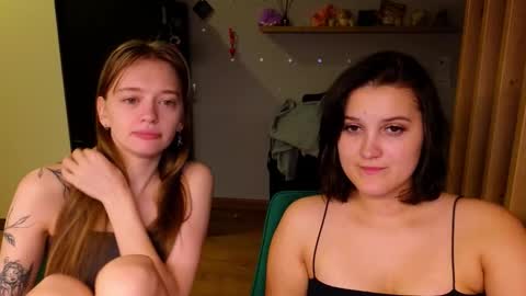 Snapshot of sav_anna chatting on September 14, 2025, 9:58 pm LUNA and ANNA    online show from September 14, 2025, 9:58 pm