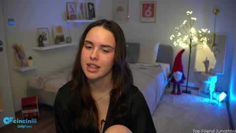 Snapshot of savvage_play chatting on December 2, 2024, 7:27 pm Naomi online show from December 2, 2024, 7:27 pm