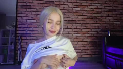 Saya online show from November 20, 2025, 10:42 pm