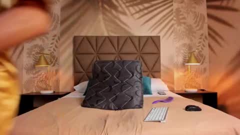 Snapshot of scarleett22 chatting on November 17, 2025, 7:52 pm Scarleet online show from November 17, 2025, 7:52 pm