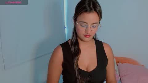 Scarlet  online show from November 11, 2025, 7:47 pm