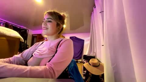 Snapshot of scarlet_whisper chatting on September 26, 2025, 10:47 pm scarlet whisper online show from September 26, 2025, 10:47 pm