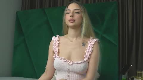 Scarlet online show from November 4, 2025, 10:42 pm