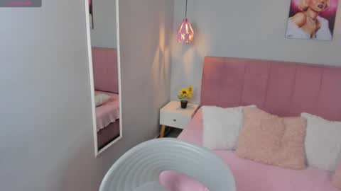 Scarlet  online show from February 5, 2025, 4:59 am