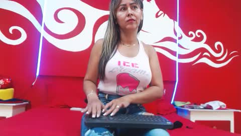 Scarleth online show from November 12, 2025, 2:50 pm