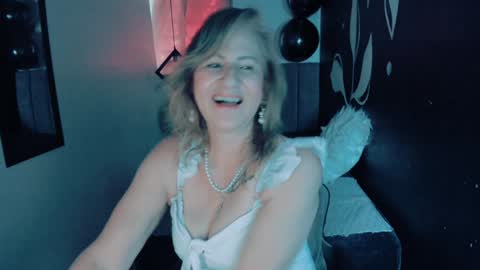 Snapshot of scarlethoot_ chatting on December 11, 2024, 9:12 pm S C A R L E T online show from December 11, 2024, 9:12 pm