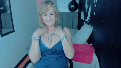 Snapshot of scarlethoot_ chatting on December 13, 2024, 3:00 pm S C A R L E T online show from December 13, 2024, 3:00 pm
