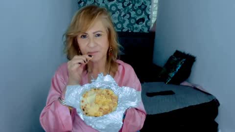 Snapshot of scarlethoot_ chatting on December 14, 2024, 3:25 pm S C A R L E T online show from December 14, 2024, 3:25 pm