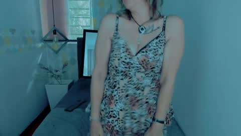 Snapshot of scarlethoot_ chatting on December 17, 2024, 3:17 pm S C A R L E T online show from December 17, 2024, 3:17 pm