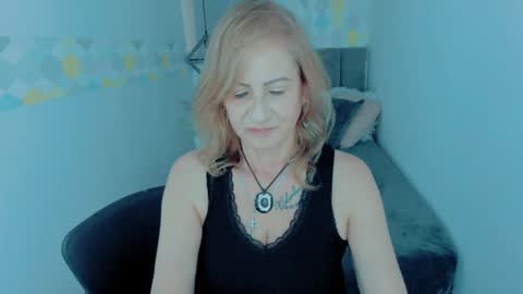 Snapshot of scarlethoot_ chatting on December 18, 2024, 12:32 am S C A R L E T online show from December 18, 2024, 12:32 am