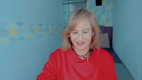 Snapshot of scarlethoot_ chatting on December 19, 2024, 11:50 am S C A R L E T online show from December 19, 2024, 11:50 am
