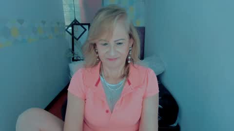 Snapshot of scarlethoot_ chatting on December 26, 2024, 12:05 pm S C A R L E T online show from December 26, 2024, 12:05 pm
