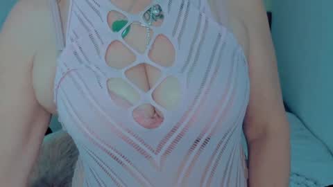 Snapshot of scarlethoot_ chatting on December 30, 2024, 2:51 pm S C A R L E T online show from December 30, 2024, 2:51 pm