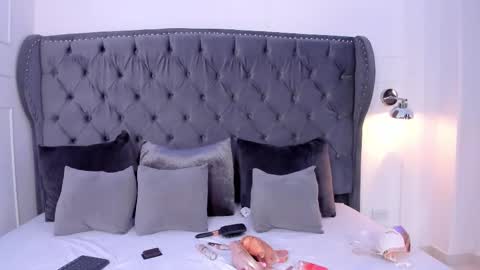    online show from October 16, 2025, 9:49 pm