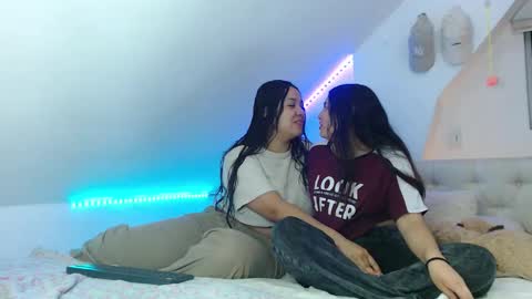Scarlett and Jazmin online show from September 25, 2025, 10:08 am