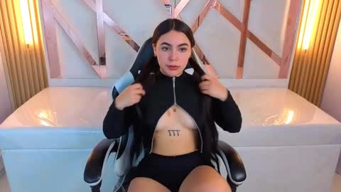 Scarlett online show from September 23, 2025, 1:47 pm