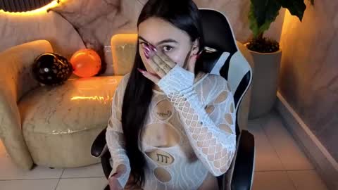 Scarlett online show from October 13, 2025, 1:33 pm