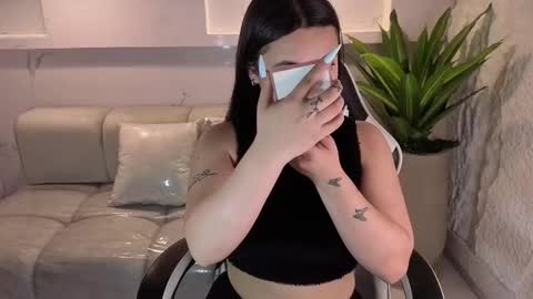 Scarlett online show from November 11, 2025, 12:49 pm