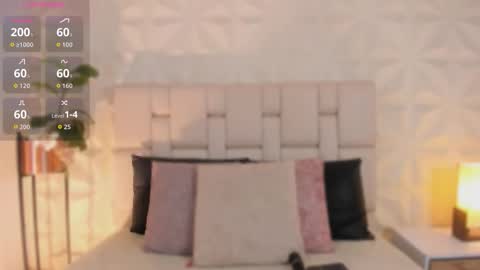 Snapshot of scarlettadams__ chatting on October 31, 2025, 12:06 pm online show from October 31, 2025, 12:06 pm