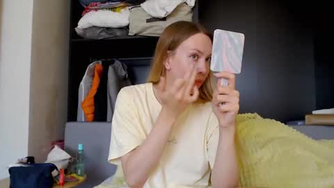 Scarlett online show from September 17, 2025, 11:01 am