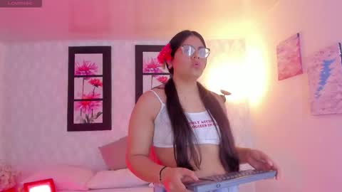 Snapshot of scarlettwhitmore chatting on October 12, 2025, 3:33 pm Scarlett Whitmore online show from October 12, 2025, 3:33 pm