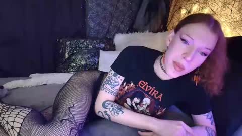 Sarah Bones online show from February 3, 2025, 7:00 pm