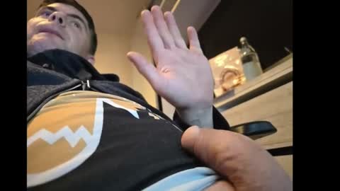 Snapshot of schosch01 chatting on December 16, 2024, 9:09 pm schosch01 online show from December 16, 2024, 9:09 pm