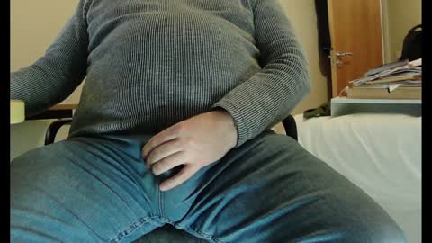 Snapshot of schwanz2023 chatting on December 17, 2024, 4:11 pm Mick online show from December 17, 2024, 4:11 pm