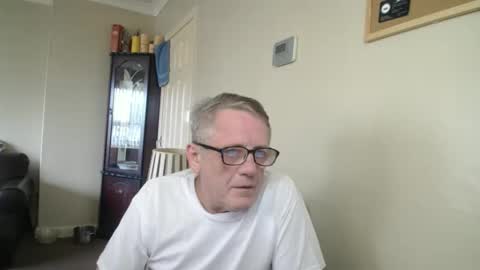 Snapshot of scottsman214 chatting on October 27, 2025, 11:25 am James online show from October 27, 2025, 11:25 am