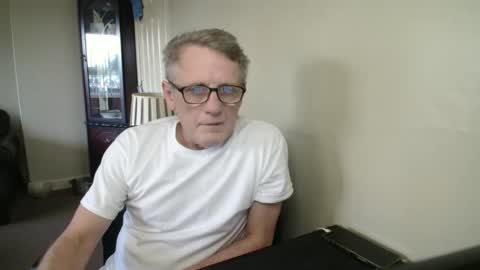 Snapshot of scottsman214 chatting on November 1, 2025, 9:44 am James online show from November 1, 2025, 9:44 am