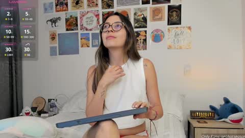 Snapshot of seahotseason chatting on January 23, 2025, 4:19 am Aria Independent model online show from January 23, 2025, 4:19 am