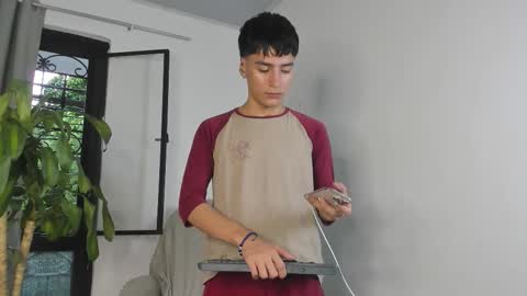 Snapshot of sebas_rosse chatting on October 19, 2025, 10:10 pm sebastian online show from October 19, 2025, 10:10 pm