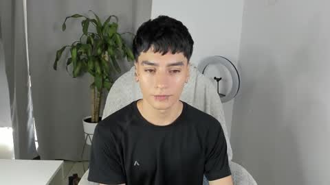 Snapshot of sebas_rosse chatting on October 21, 2025, 5:24 pm sebastian online show from October 21, 2025, 5:24 pm