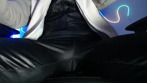 Snapshot of sebastian_025 chatting on November 24, 2025, 10:15 am Sebastian online show from November 24, 2025, 10:15 am