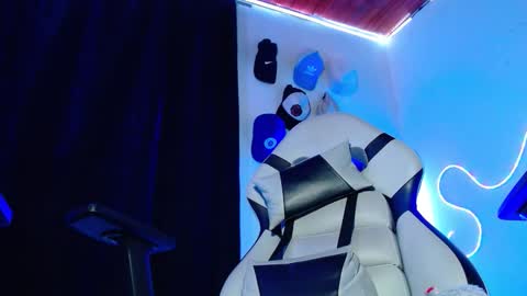 Snapshot of sebastian_025 chatting on November 25, 2025, 4:45 am Sebastian online show from November 25, 2025, 4:45 am