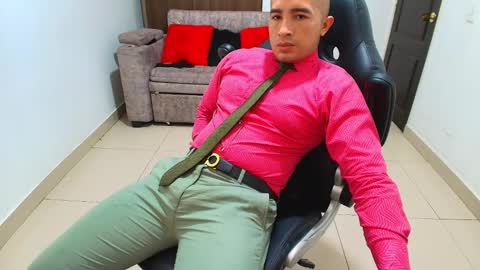 Snapshot of sebastian_oconnor77 chatting on February 13, 2025, 6:27 pm juan sebastian online show from February 13, 2025, 6:27 pm