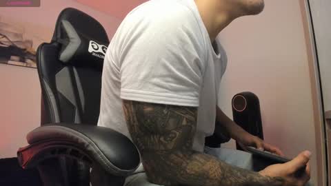 Snapshot of sebastianortizm chatting on December 27, 2024, 12:39 am Lucian Sinclair online show from December 27, 2024, 12:39 am