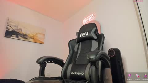 Snapshot of sebastianortizm chatting on December 27, 2024, 3:42 am Lucian Sinclair online show from December 27, 2024, 3:42 am