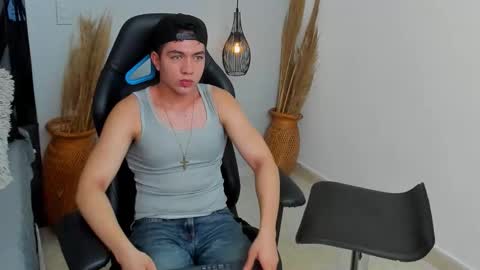 SEBASTIAN  online show from December 17, 2025, 3:18 pm