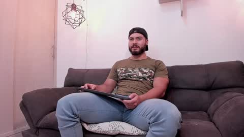 Instagram jeanpaulfit  online show from January 8, 2025, 10:06 pm