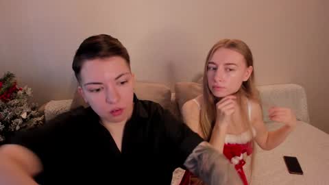 Amanda and  pair in a real life we love each other but can play with you online show from January 1, 2025, 8:02 am