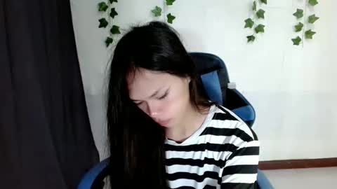 Snapshot of seducive_allea chatting on November 3, 2025, 12:02 am seducive_allea online show from November 3, 2025, 12:02 am