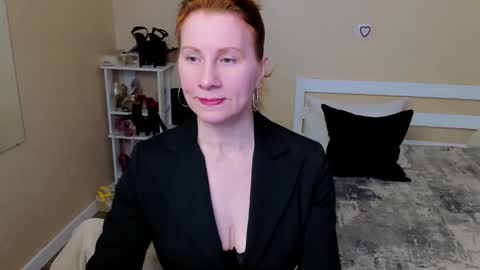 seductive_foxy_ online show from October 2, 2025, 3:57 am