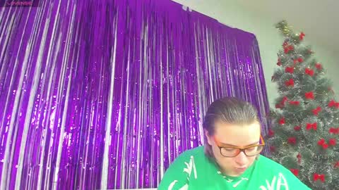 Snapshot of seductive_she_wolf chatting on January 8, 2025, 2:35 pm seductive_she_wolf online show from January 8, 2025, 2:35 pm