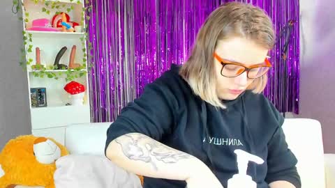 Snapshot of seductive_she_wolf chatting on February 24, 2025, 8:27 am seductive_she_wolf online show from February 24, 2025, 8:27 am