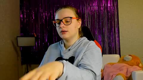 Snapshot of seductive_she_wolf chatting on March 7, 2025, 12:34 pm seductive_she_wolf online show from March 7, 2025, 12:34 pm
