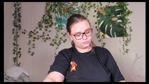 Snapshot of seductive_she_wolf chatting on October 20, 2025, 12:49 pm seductive_she_wolf online show from October 20, 2025, 12:49 pm