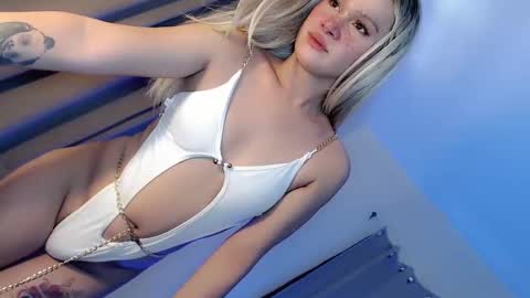 Snapshot of seductive_temptation1 chatting on December 9, 2024, 2:45 am cath online show from December 9, 2024, 2:45 am