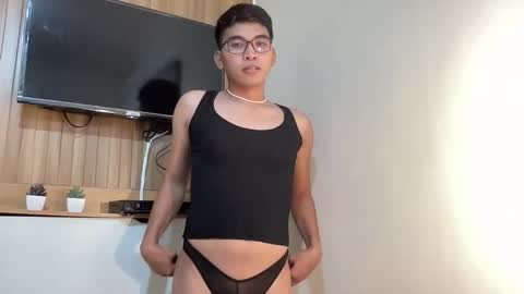 Snapshot of seductive_william chatting on October 21, 2025, 5:57 pm William online show from October 21, 2025, 5:57 pm